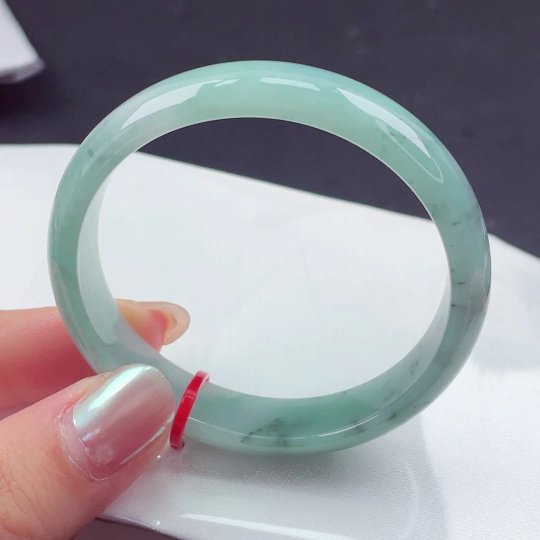 翡翠未镶嵌手镯1贵妃