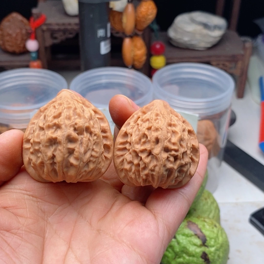 文玩核桃吊坠37金牛