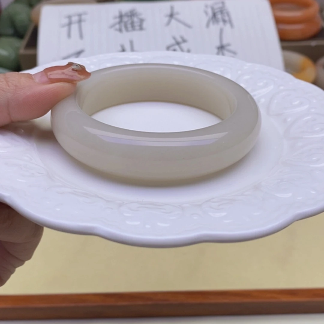 【闪购商品】石英质玉手镯未镶嵌