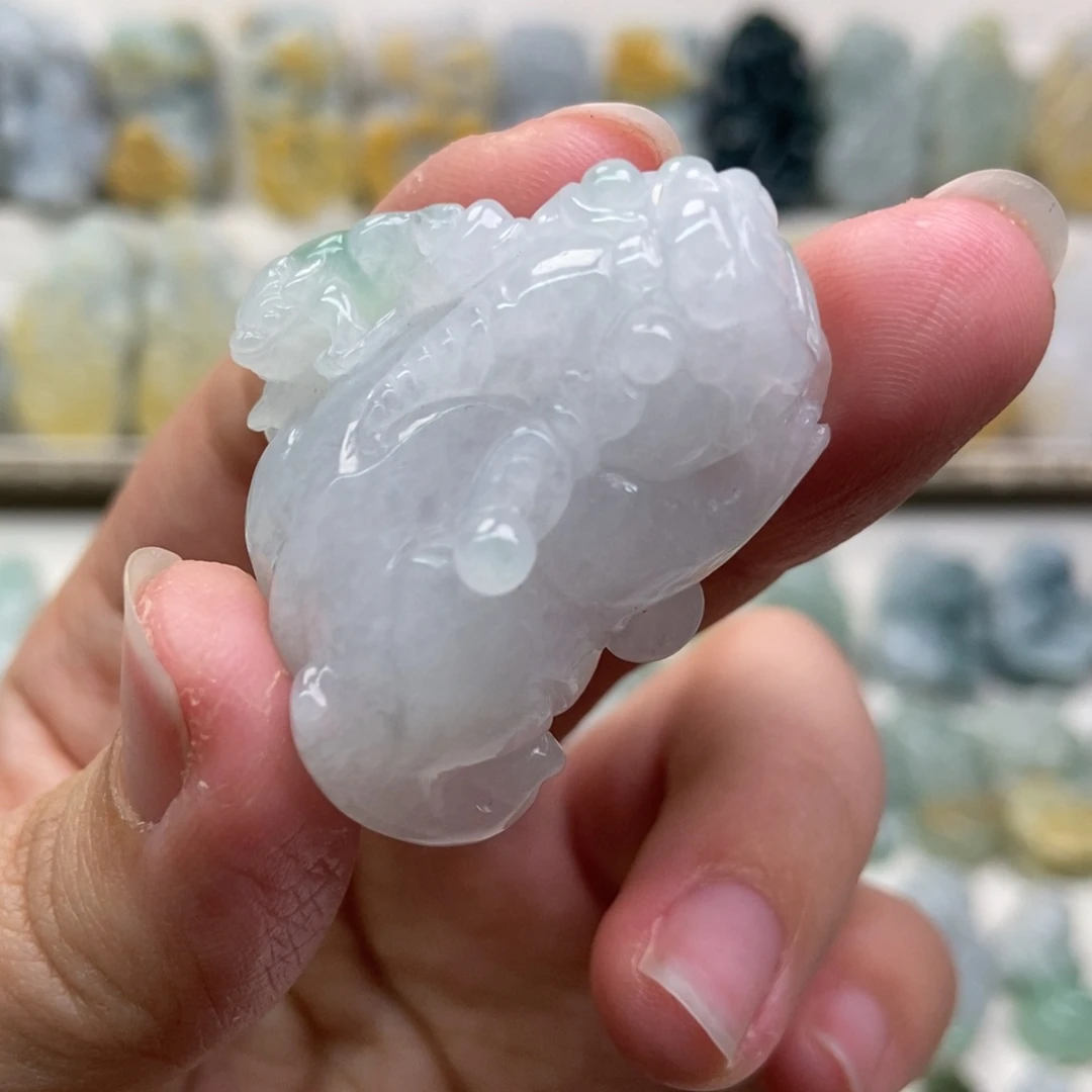 翡翠吊坠(赠链)未镶嵌