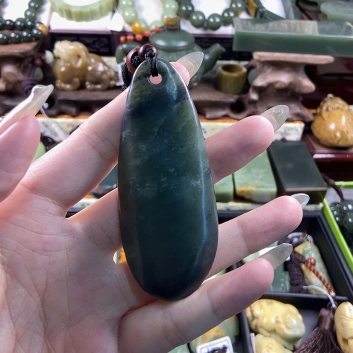 未镶嵌透闪石质玉把件