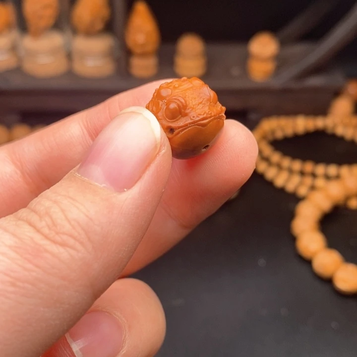 猴头核桃吊坠金蟾