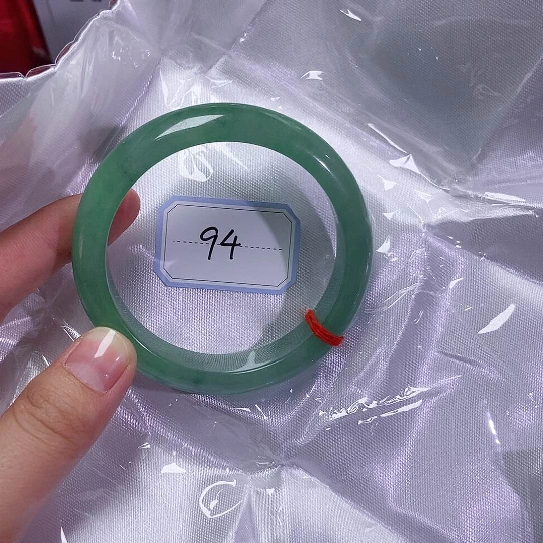 在***窗翡翠手镯未镶嵌手镯57.8