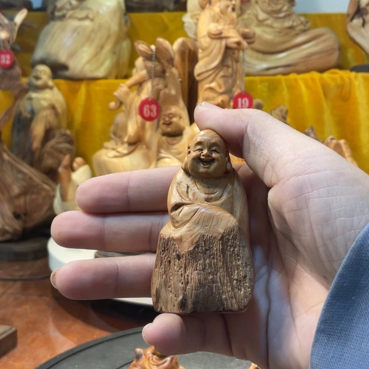 柏木（崖柏）用****心  弥勒