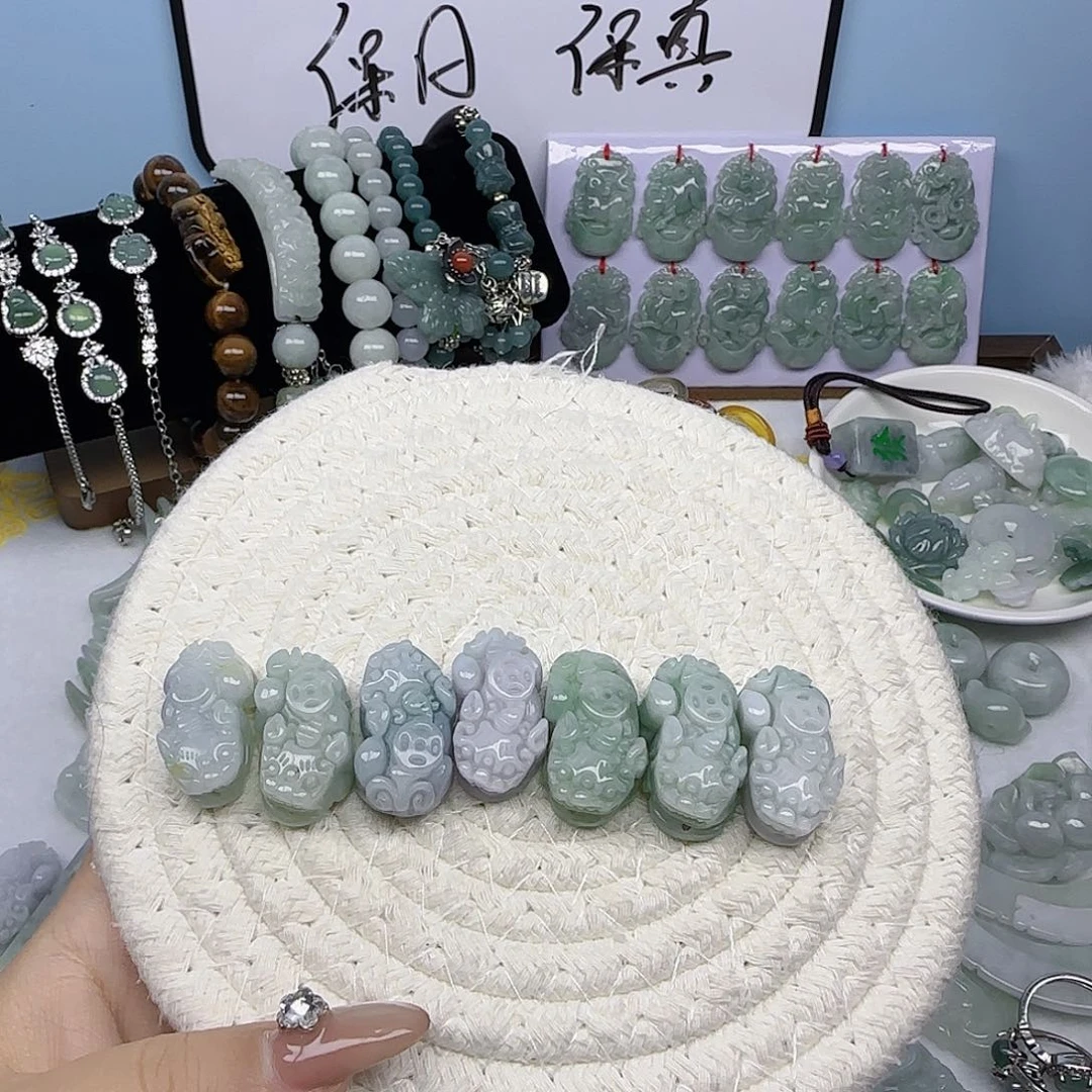 翡翠未镶嵌颈饰翡翠貔貅