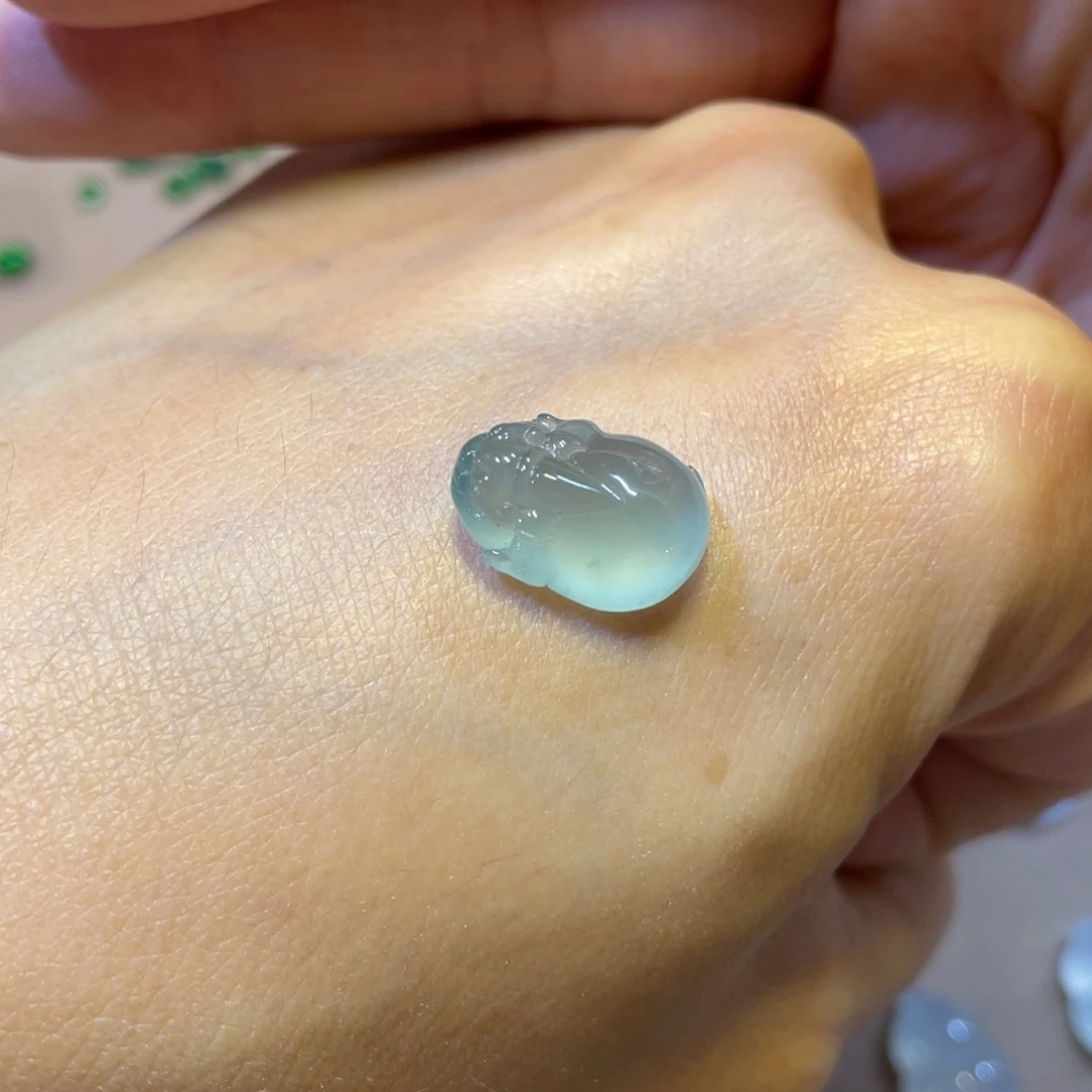 翡翠未镶嵌颈饰金蟾