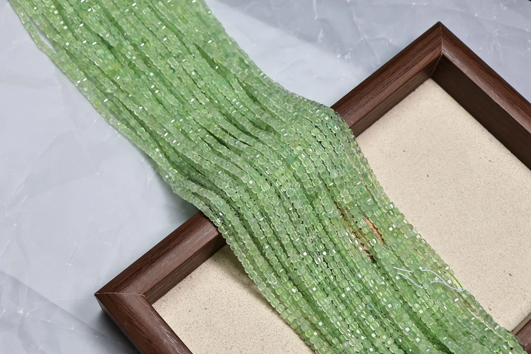 天然3.5mm左右葡 萄石切面方糖散珠半成品可DIY做锁骨链当配珠