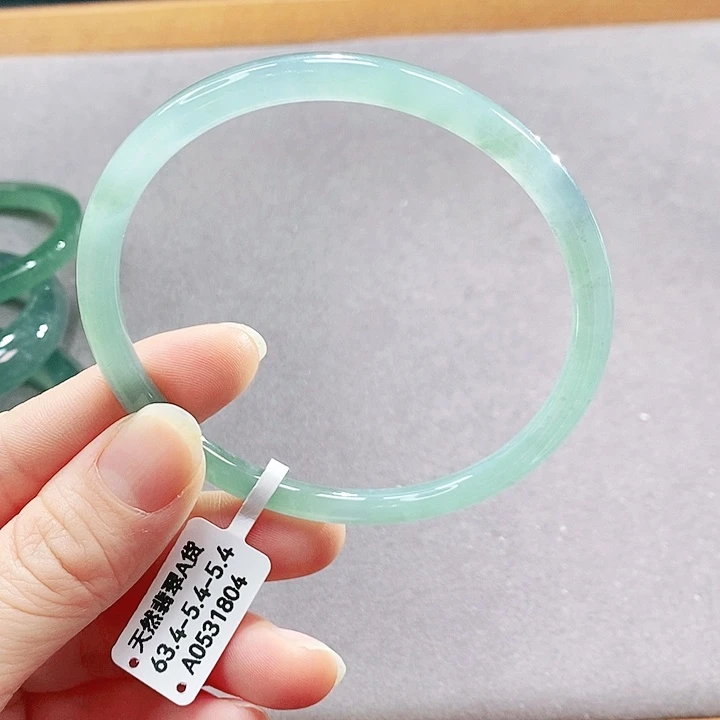 翡翠未镶嵌手镯（圆镯）