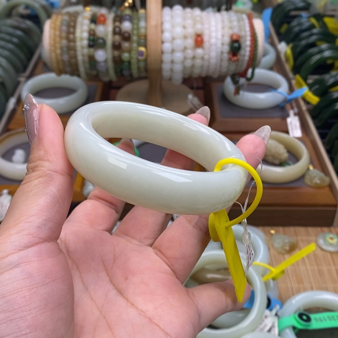 和田玉未镶嵌手镯