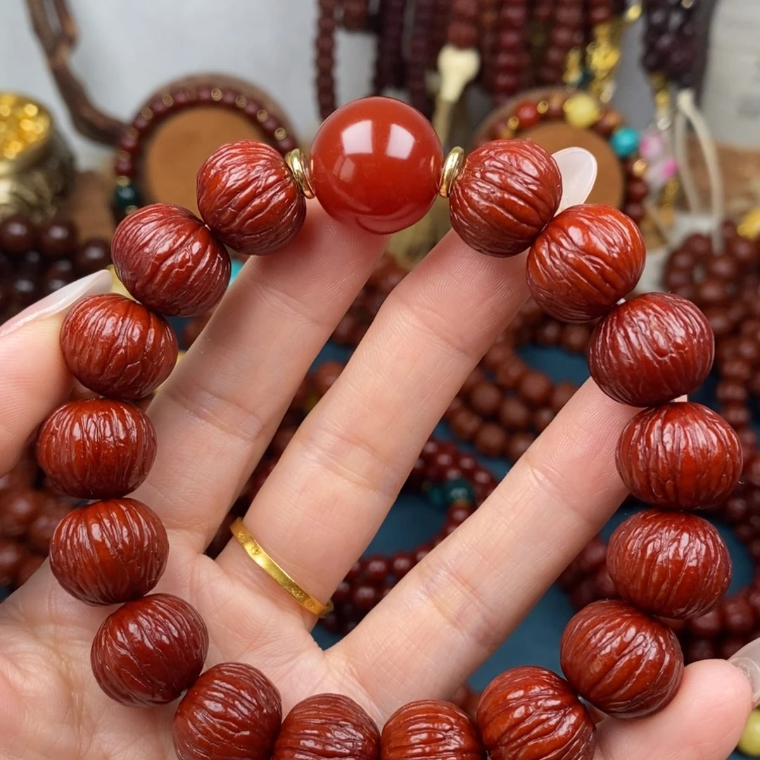 吊坠猴头核桃16+红