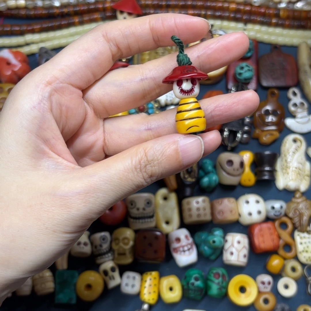 只买单纯的吊坠，没带链子，属的性质。无