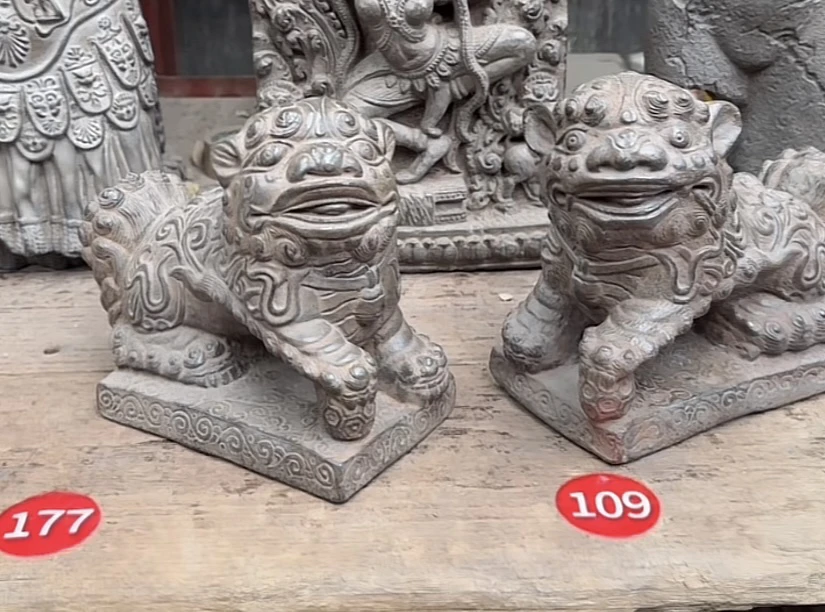 高端一对喜狮摆件
