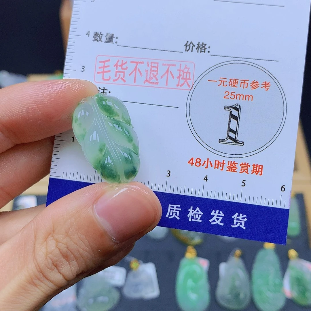 翡翠未镶嵌颈饰高****?翡翠