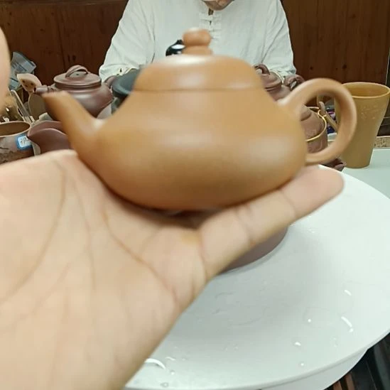 紫砂茶壶工作人员