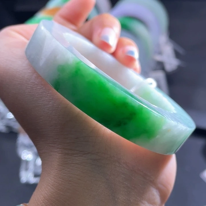 未镶嵌手镯定制翡翠