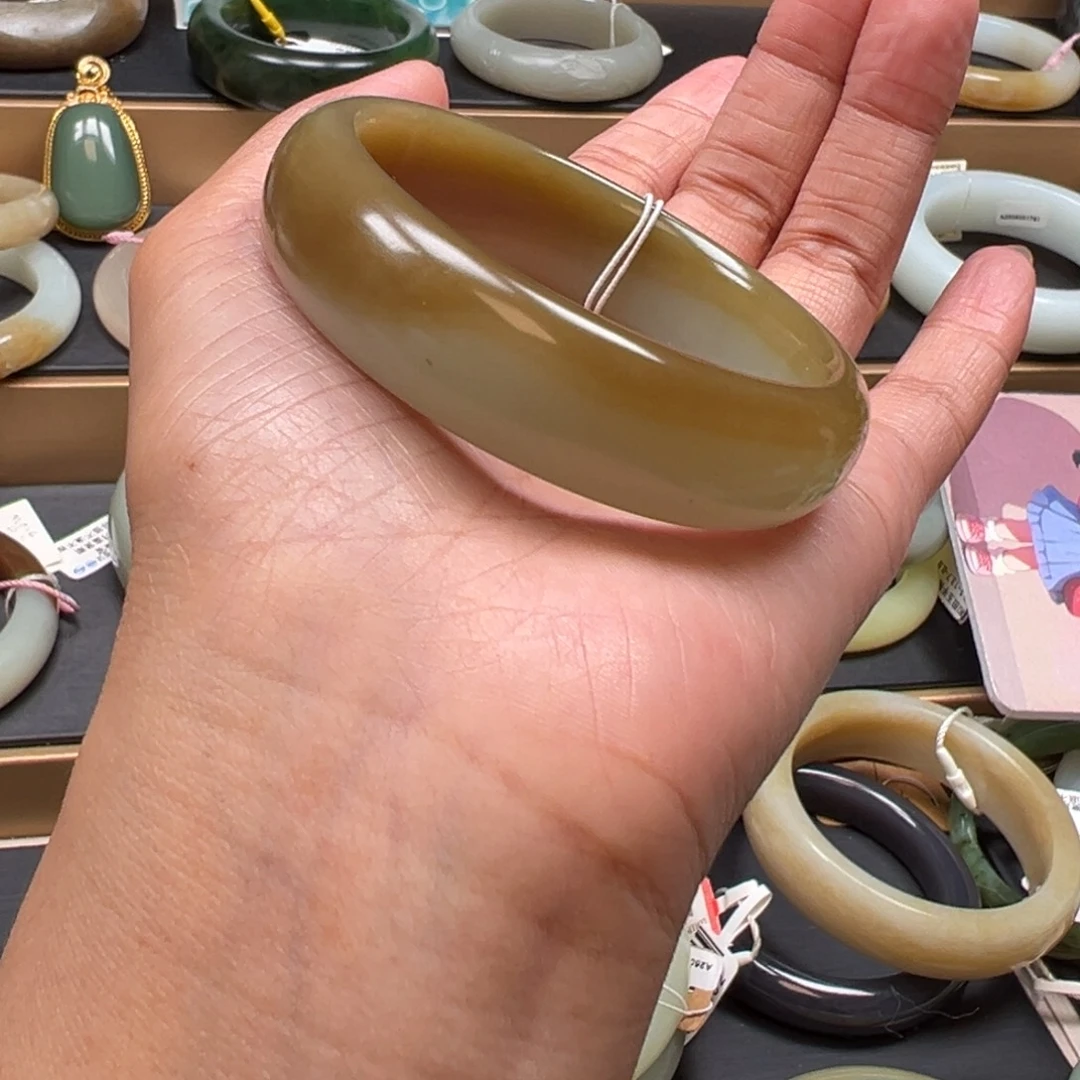 和田玉未镶嵌手镯