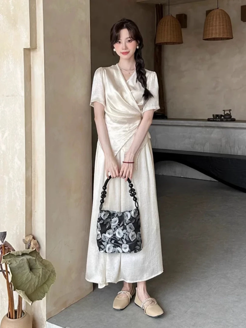 哆米拉气质缎面设计师交叉上衣➕缎面半身裙两件套