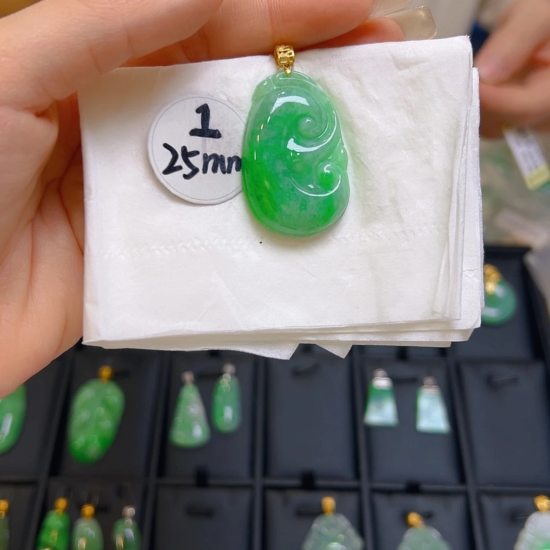翡翠颈饰18K金镶嵌翡翠
