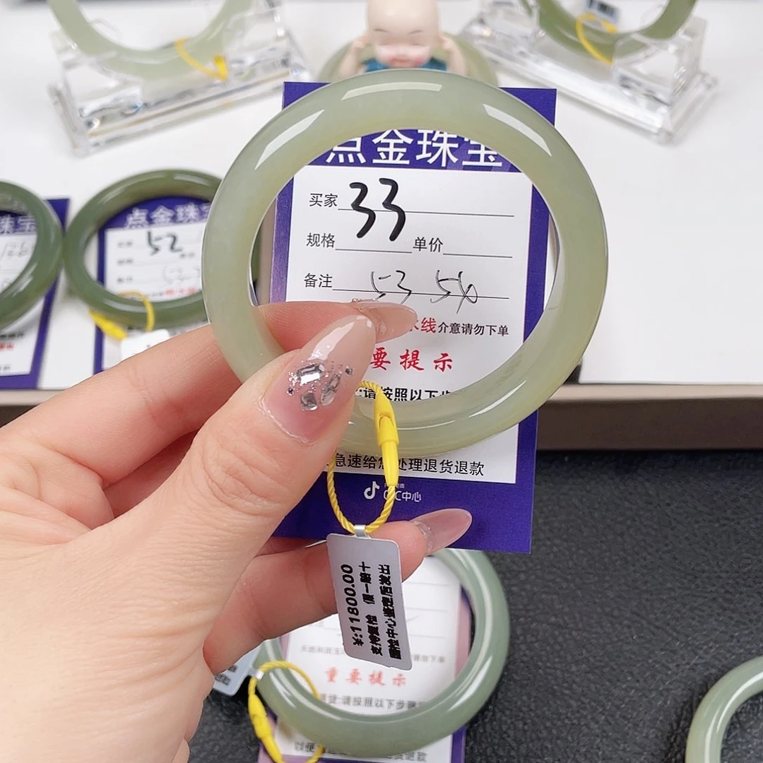 和田玉手镯未镶嵌