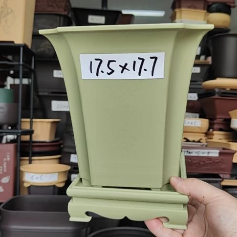 17.5*17.7切角四方樽绿色带底座