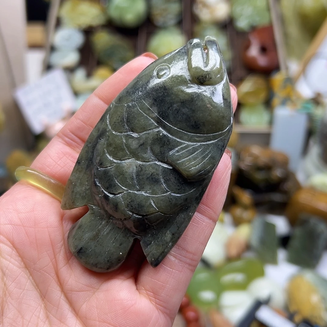 岫岩河磨玉（透闪石质玉）未镶嵌颈饰河磨玉手玩鱼