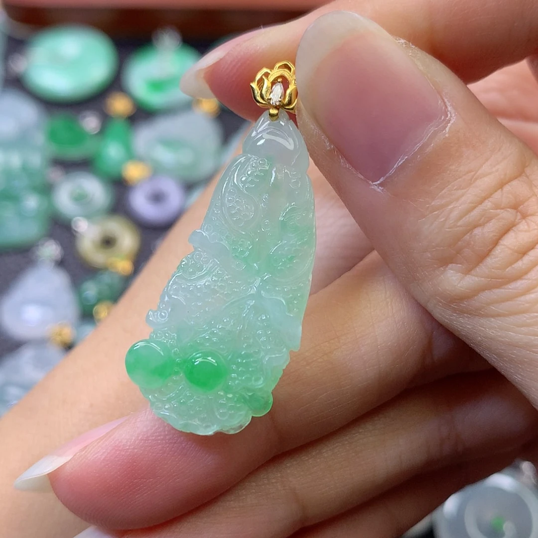 【闪购商品】吊坠(赠链)18K金镶嵌翡翠