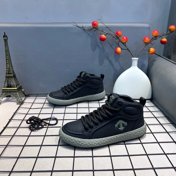 秋冬新款皮面拼接设运动休闲鞋潮男鞋高帮洋气百搭舒适男鞋