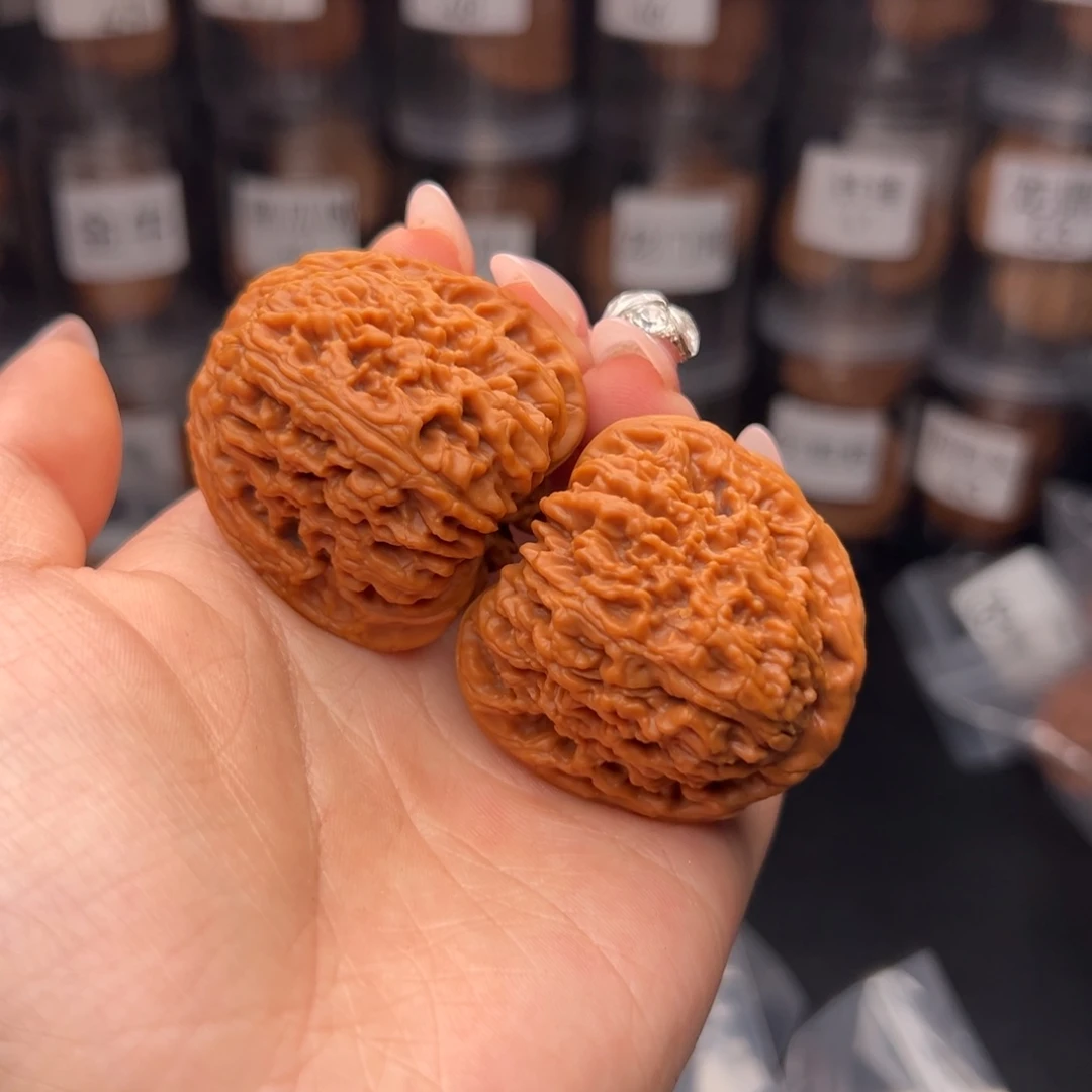 文玩核桃吊坠y****。南蒋石