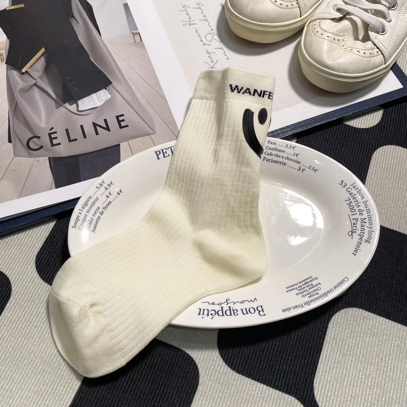 50新款小袜女立体笑脸刺绣个性潮流百搭中筒袜