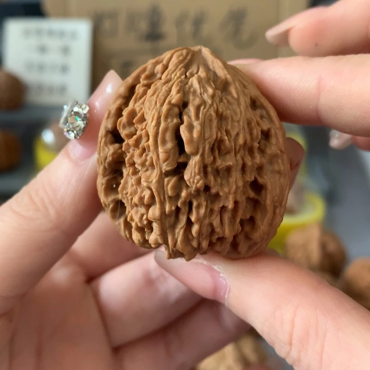 ও***地文玩核桃吊坠异形单只，有瑕疵