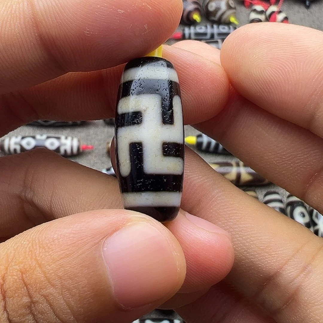 玛瑙/玉髓未镶嵌吊坠(赠链)曲贡高顶系列一眼万字