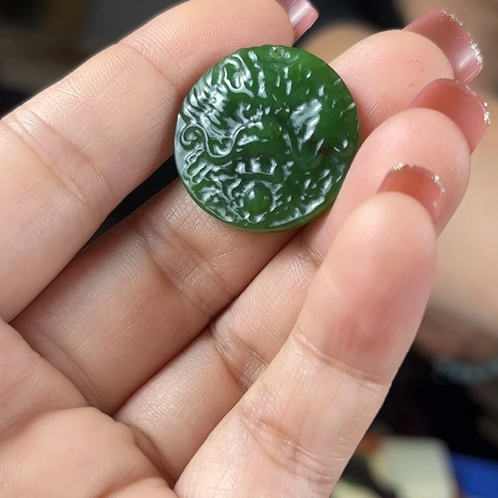 颈饰未镶嵌和田玉（碧玉）