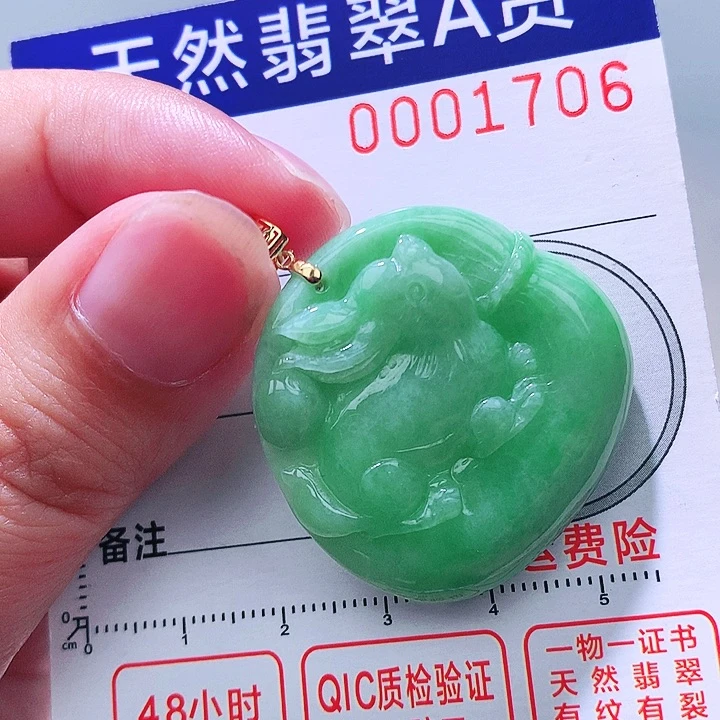 翡翠18K金镶嵌颈饰吊坠