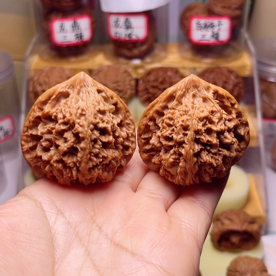 文玩核桃吊坠46大尺满天星