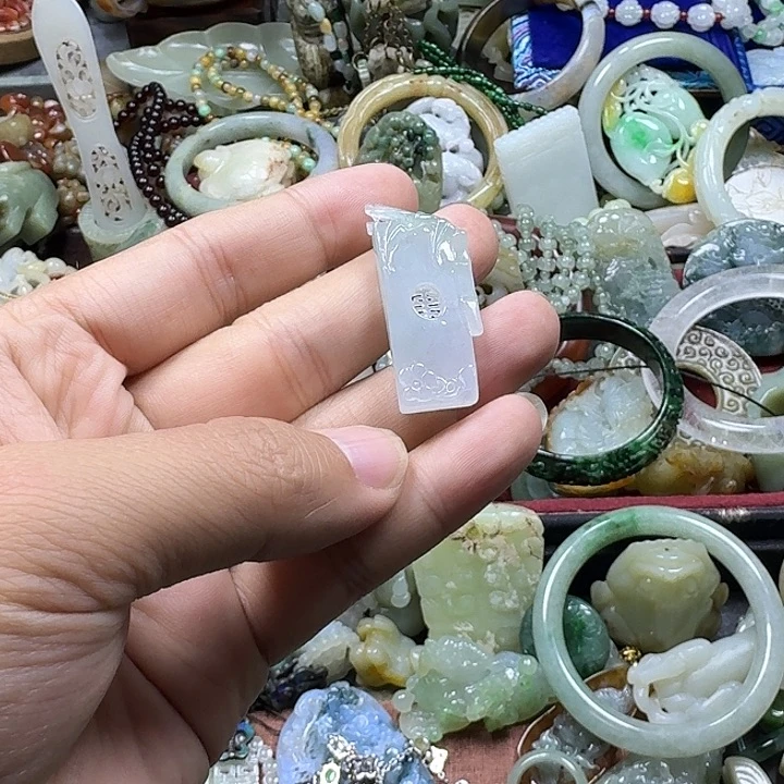 深***蓝翡翠未镶嵌挂件88888888