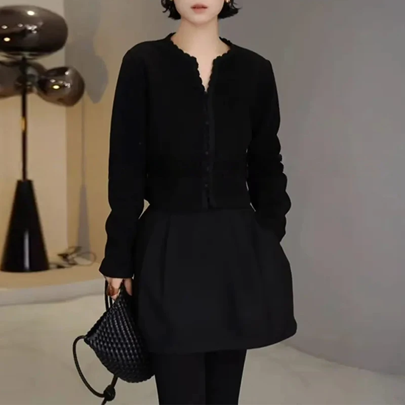 显瘦慵懒风V领简约纯色T恤女2025秋季新款舒适小众洋气潮流衣服