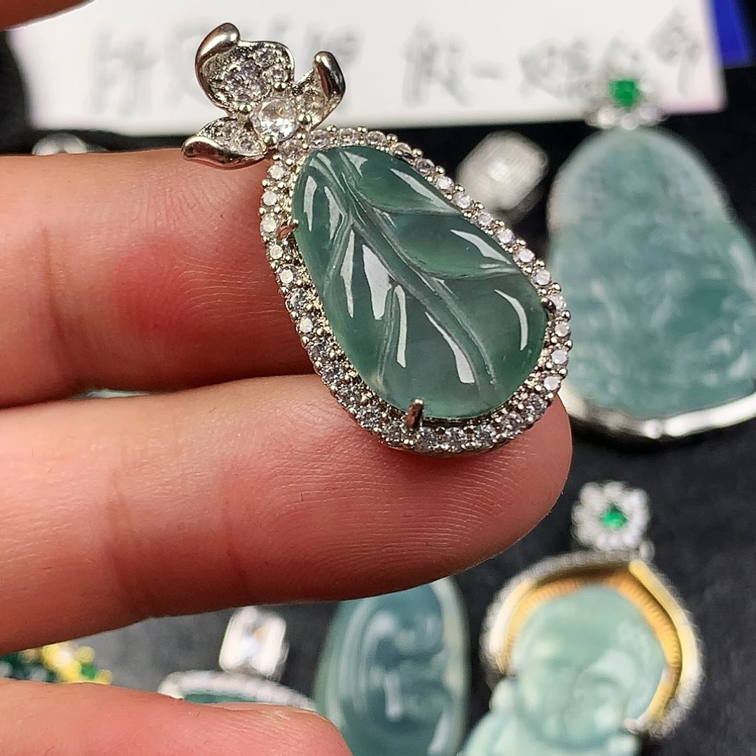 翡翠未镶嵌颈饰芭蕉叶