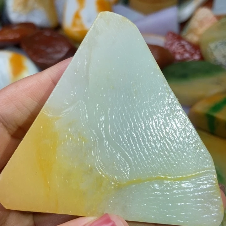 翡翠未镶嵌颈饰缅甸