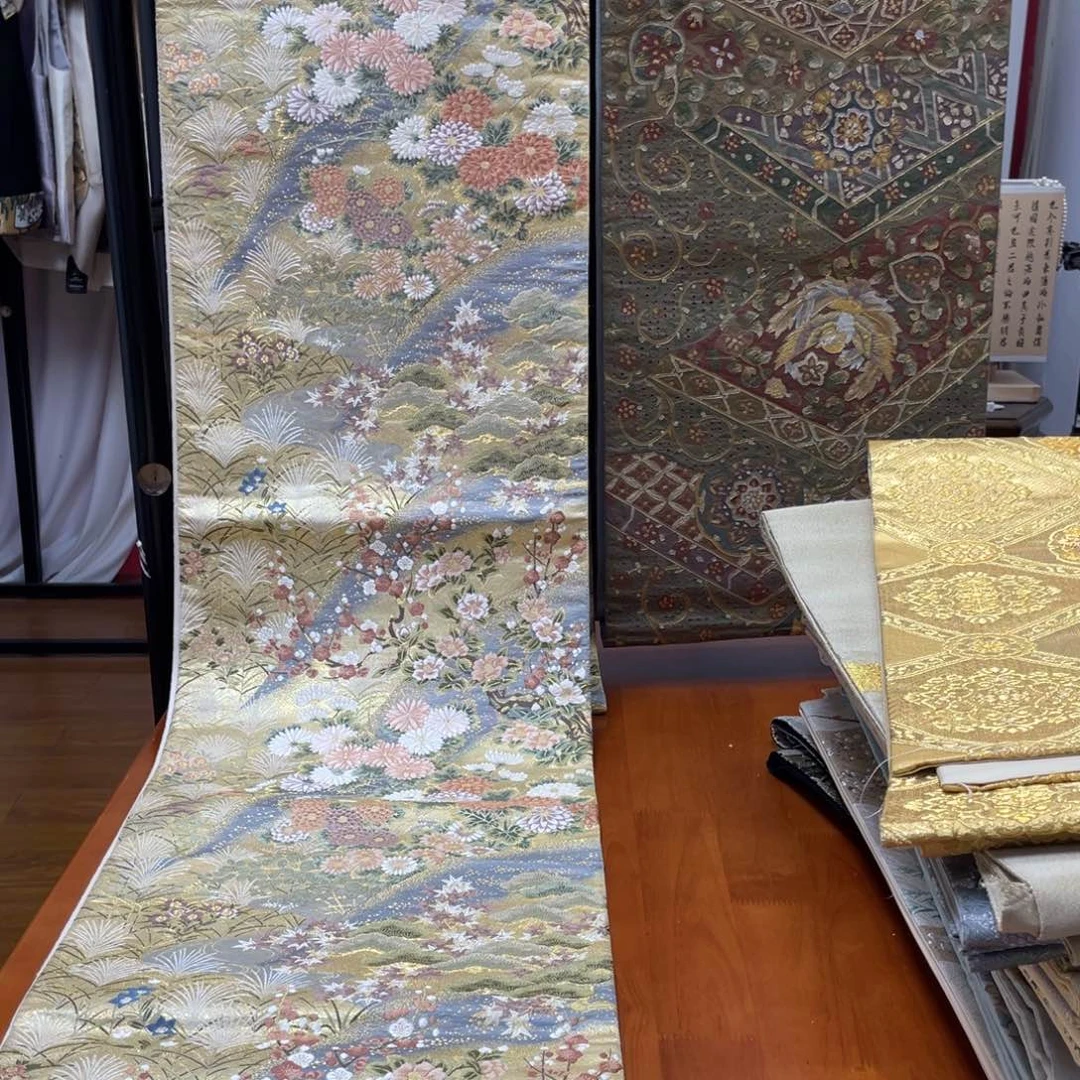 织绣织金四季花卉
