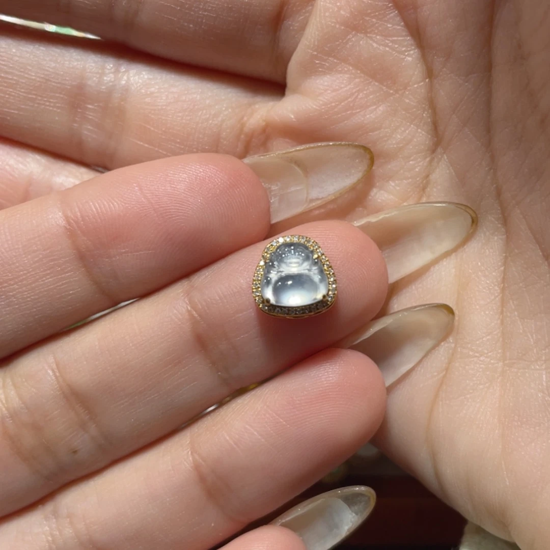 【闪购商品】颈饰18K金镶嵌翡翠