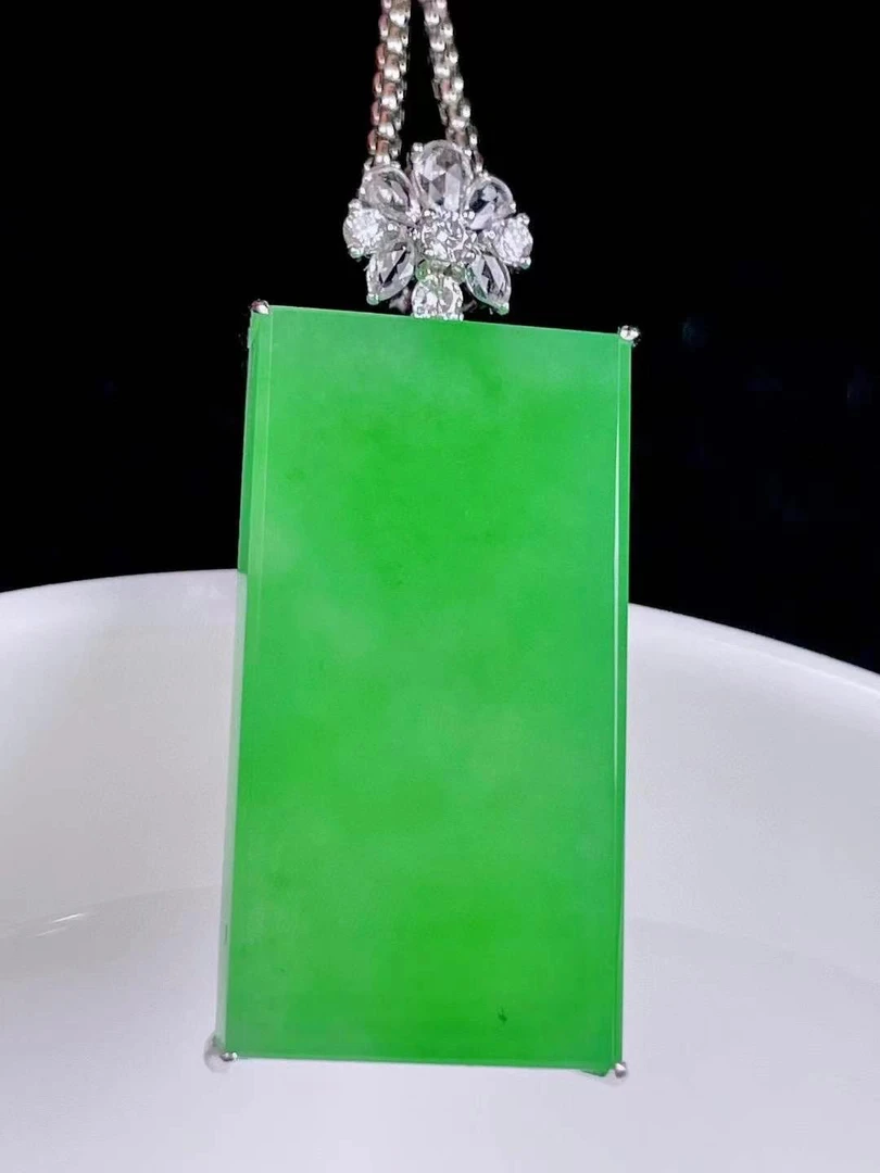 满色无事牌吊坠天然翡翠A货裸石：24.8*13mm2.15时尚气质镶嵌满绿
