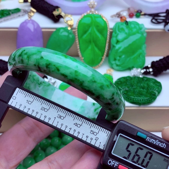 翡翠未镶嵌手镯．．．．．