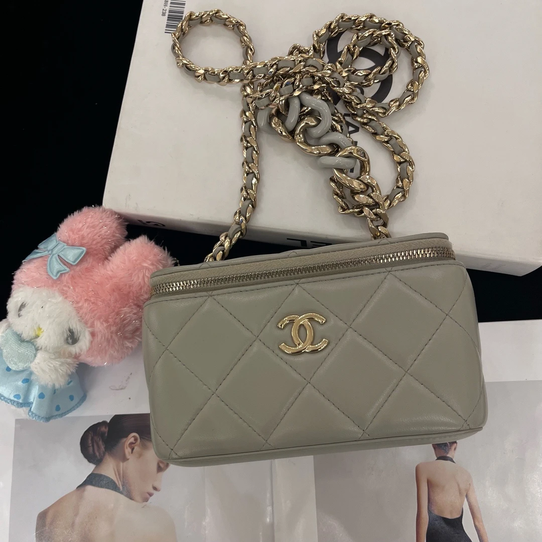 95新 Chanel/香奈儿 Chanel香奈儿 羊皮金扣化妆盒斜挎包