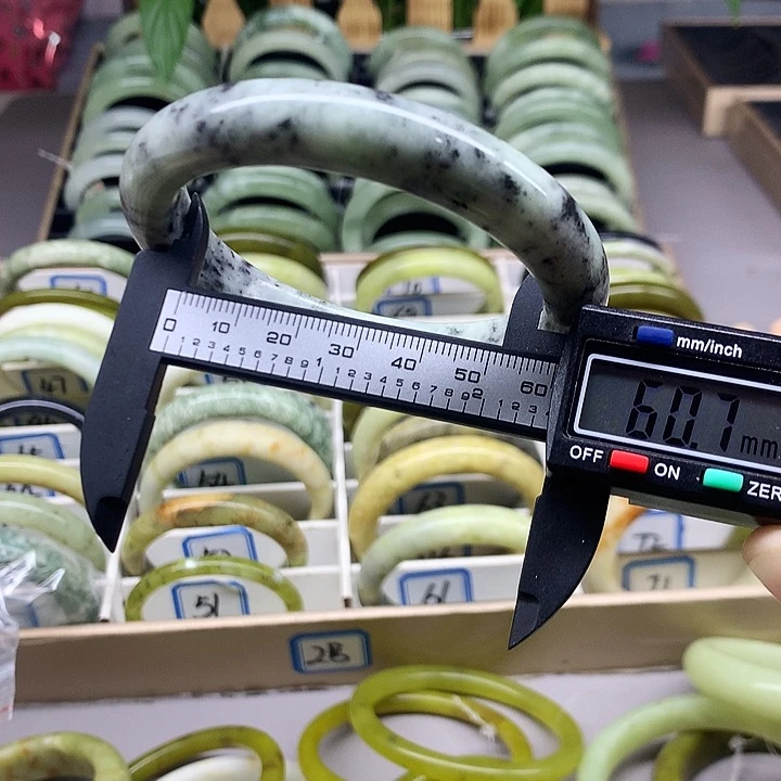未镶嵌蛇纹石玉手镯68