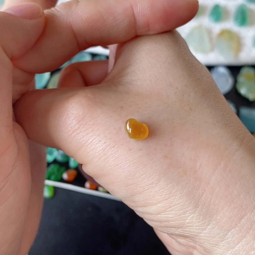 汐***妍定制翡翠未镶嵌爱心