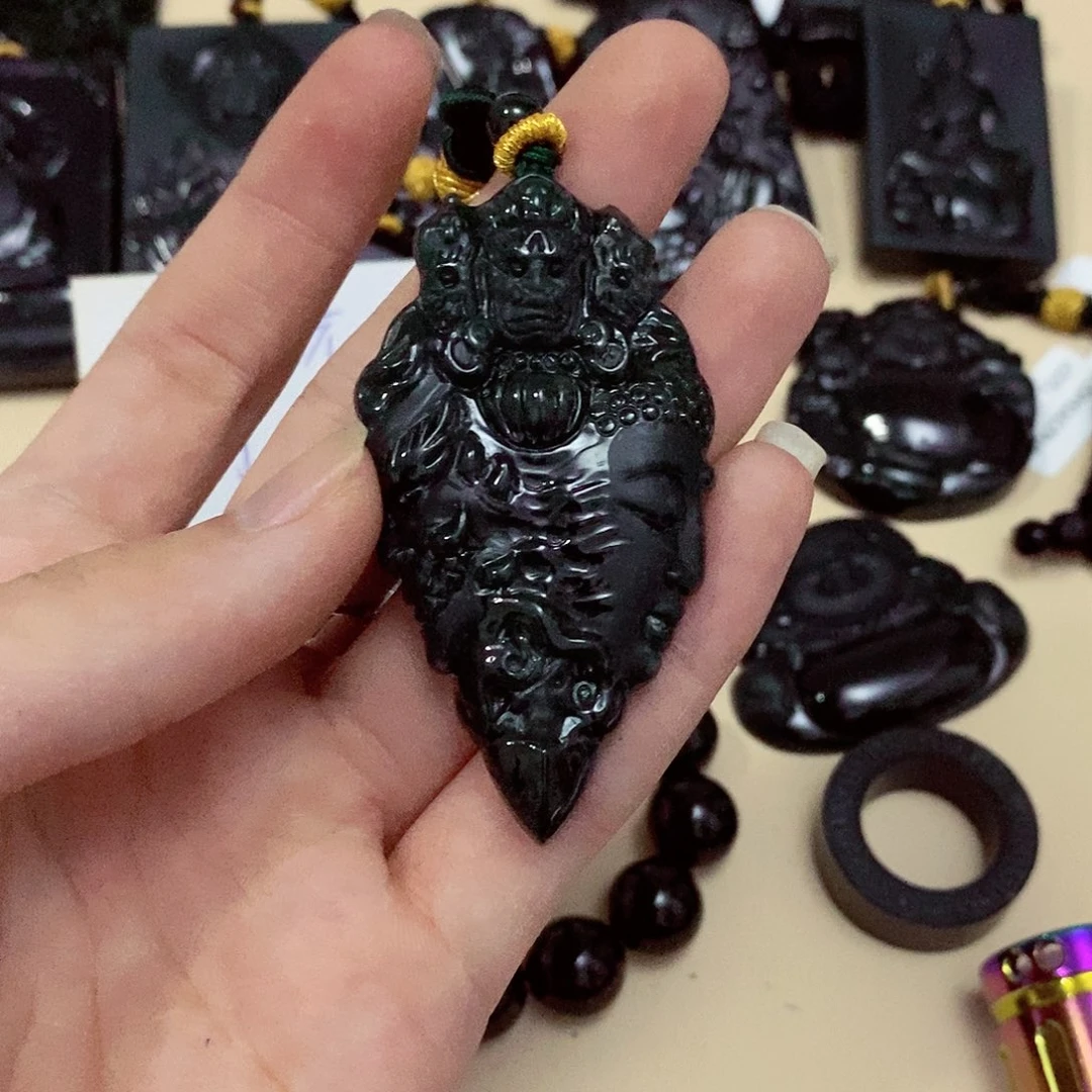 翡翠挂件未镶嵌翡翠