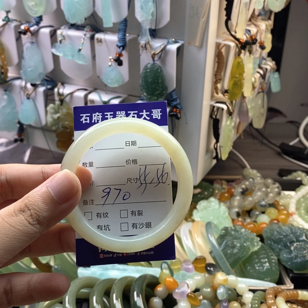 未镶嵌蛇纹石玉颈饰