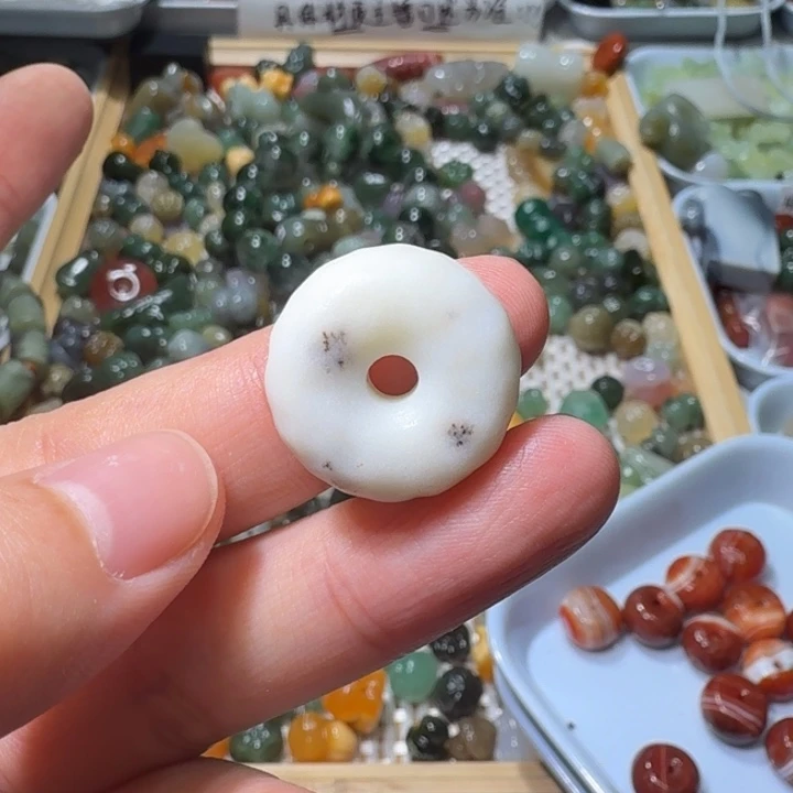 和田玉未镶嵌珠宝半成品
