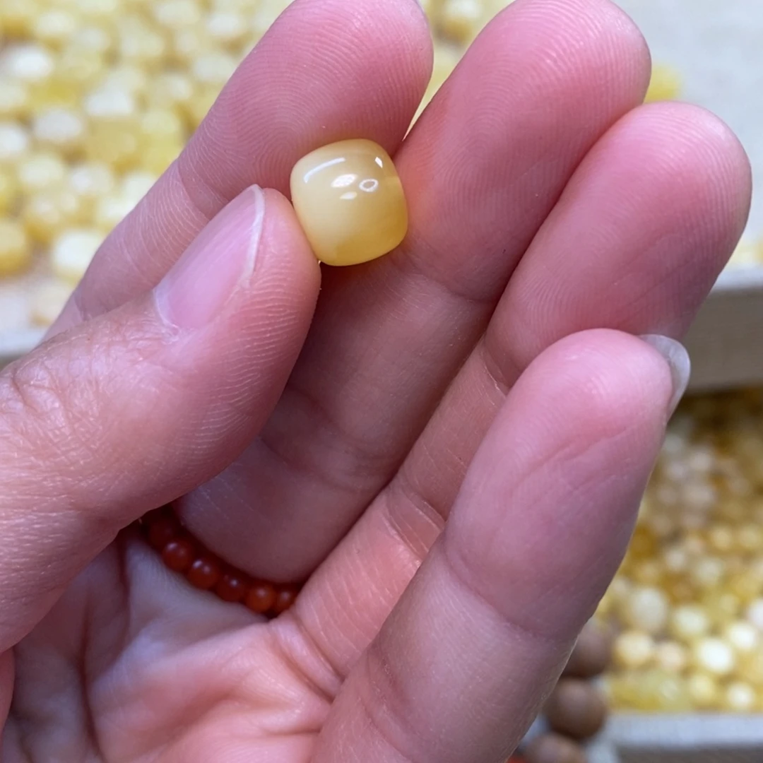 Q***生琥珀未镶嵌裸石原矿蜜蜡配珠