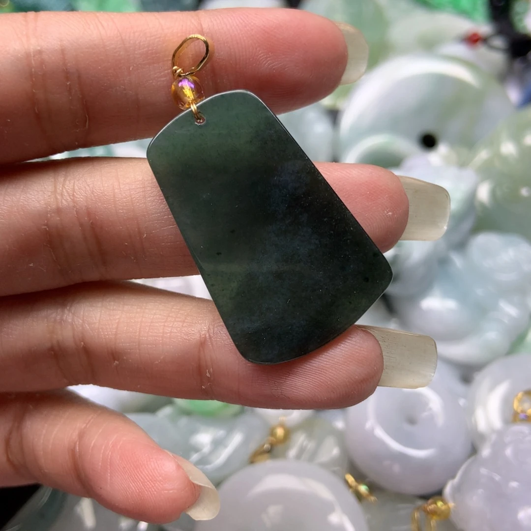 翡翠颈饰未镶嵌天然翡翠